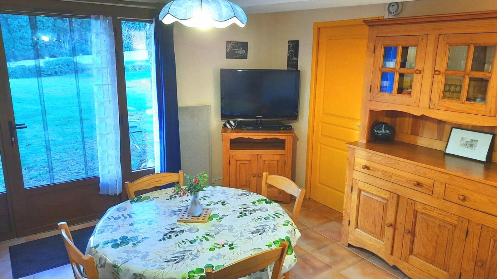 La Petite Maison Dans La Prairie Cassaignes 外观 照片