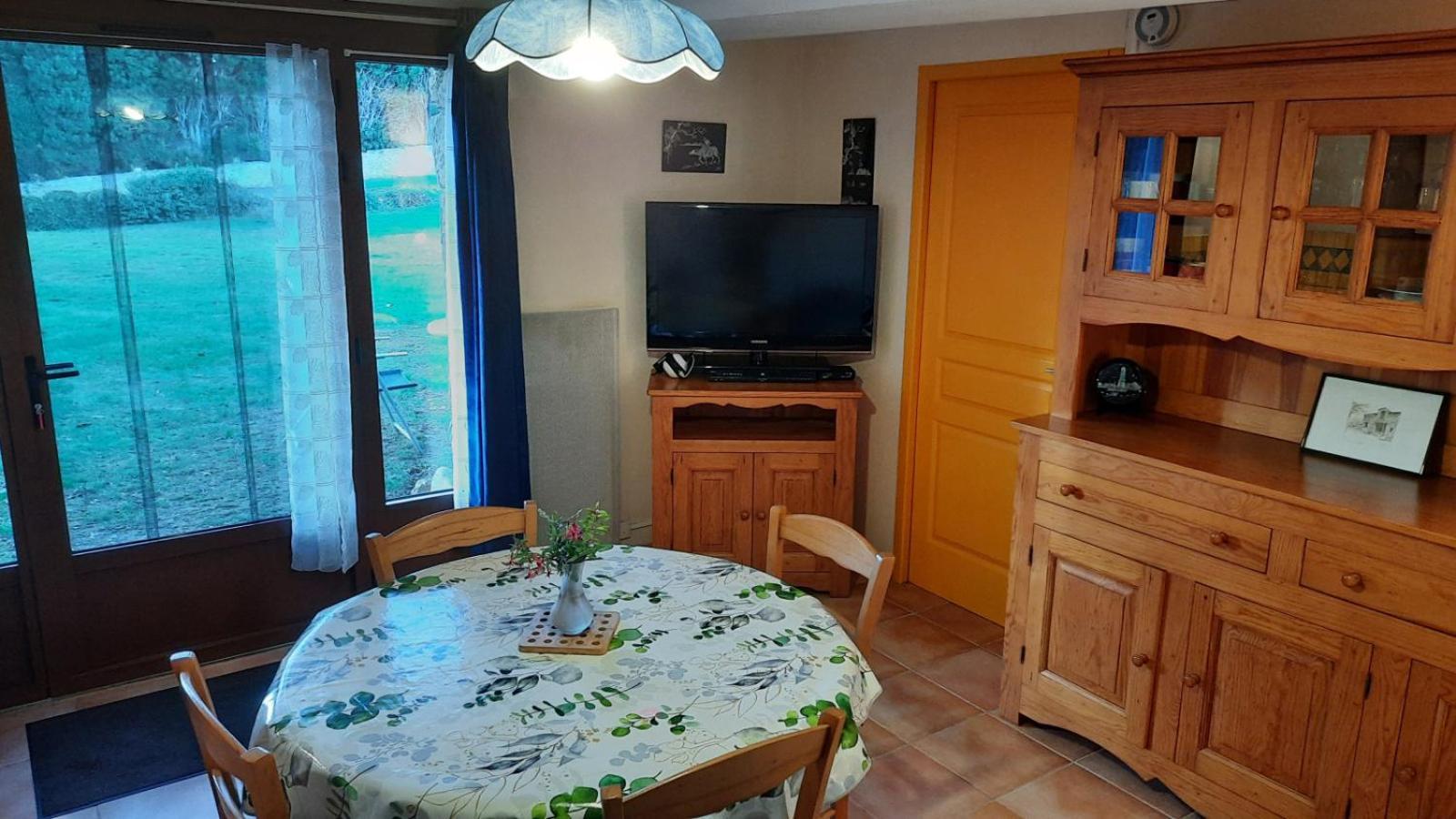 La Petite Maison Dans La Prairie Cassaignes 外观 照片