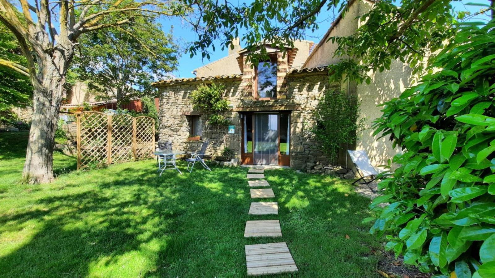 La Petite Maison Dans La Prairie Cassaignes 外观 照片