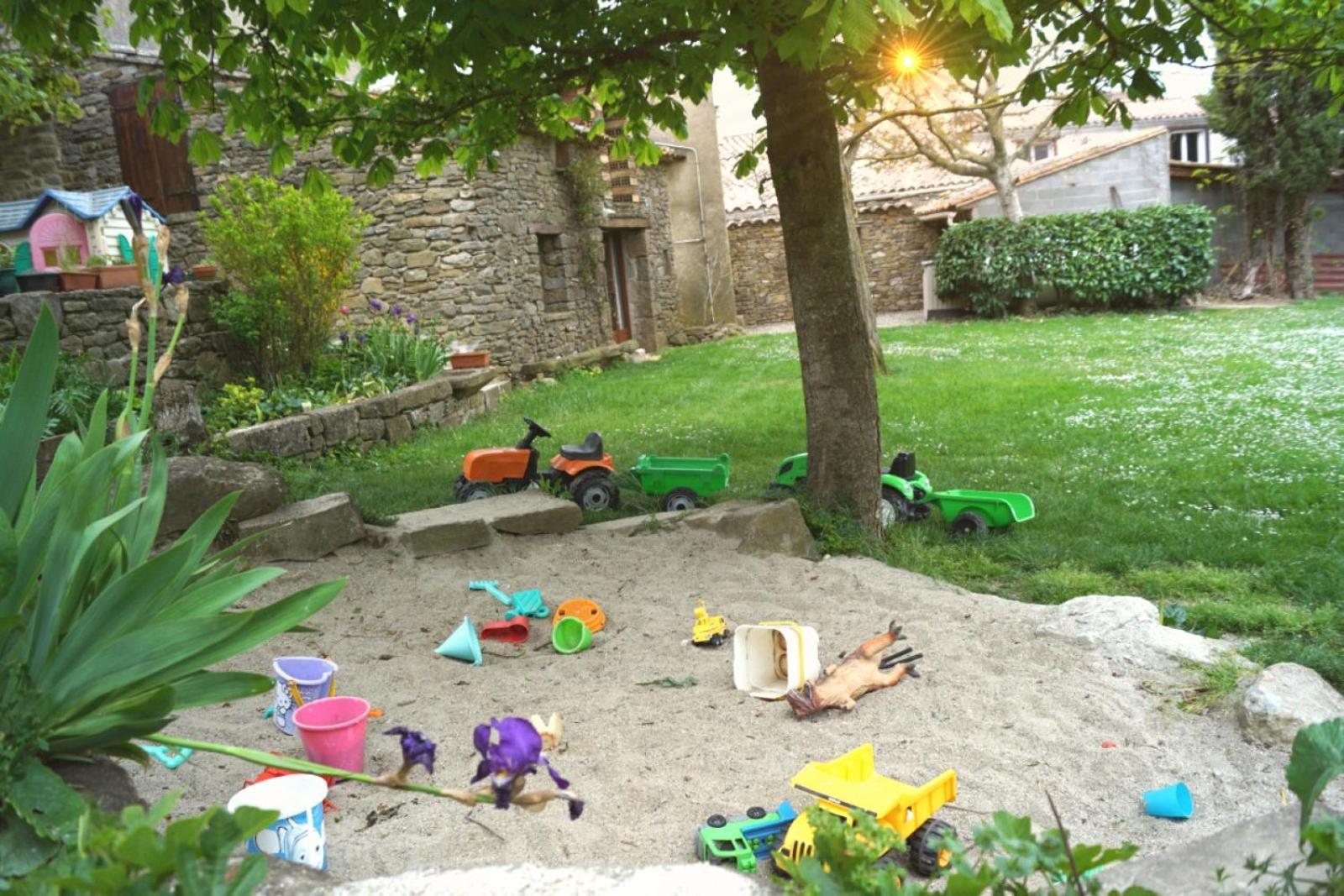 La Petite Maison Dans La Prairie Cassaignes 外观 照片